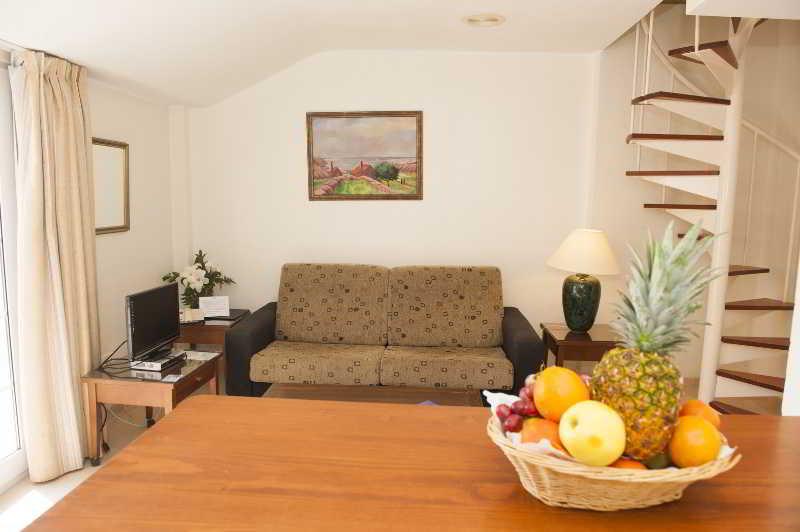 Lloyds Club Apart-hotel 3*